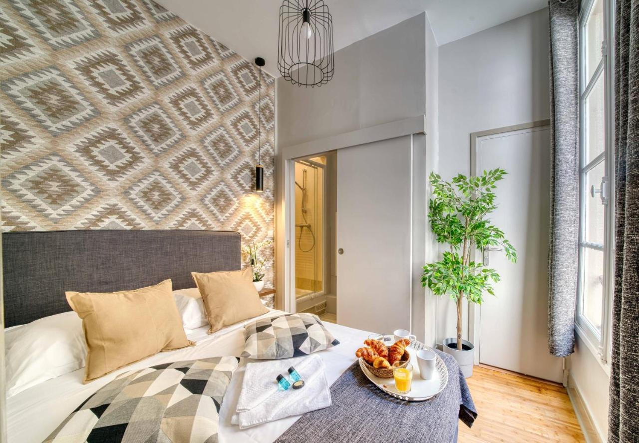 1630 - Champs Elysees - Best Value (Adults Only) 1