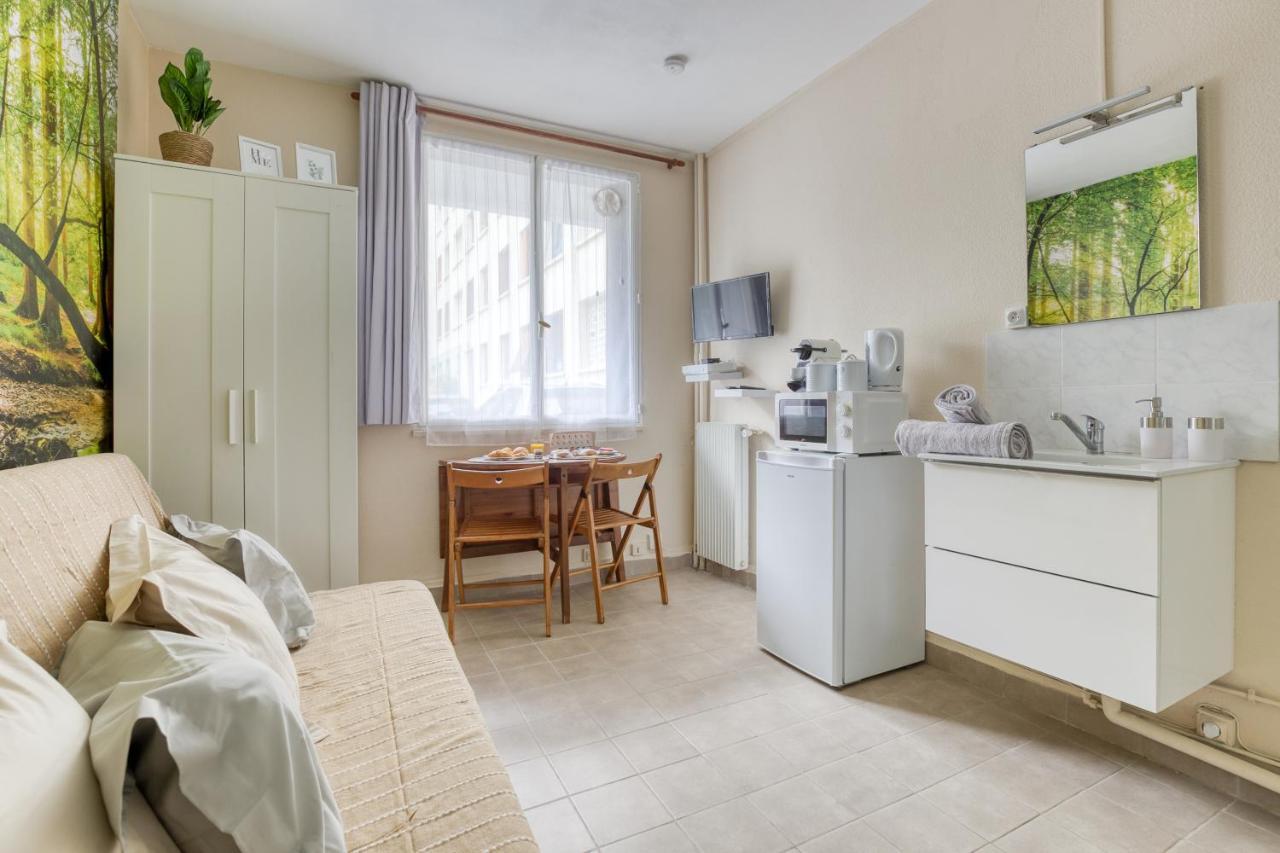 Studette la Foret Enchantee - Rer C (Adults Only) 1