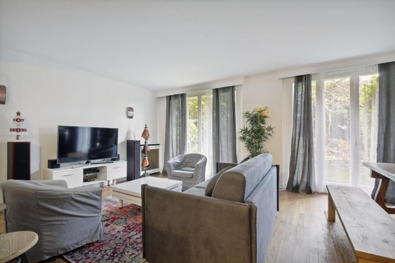 Chic And Spacious Apartement with Piano And Terrace 2