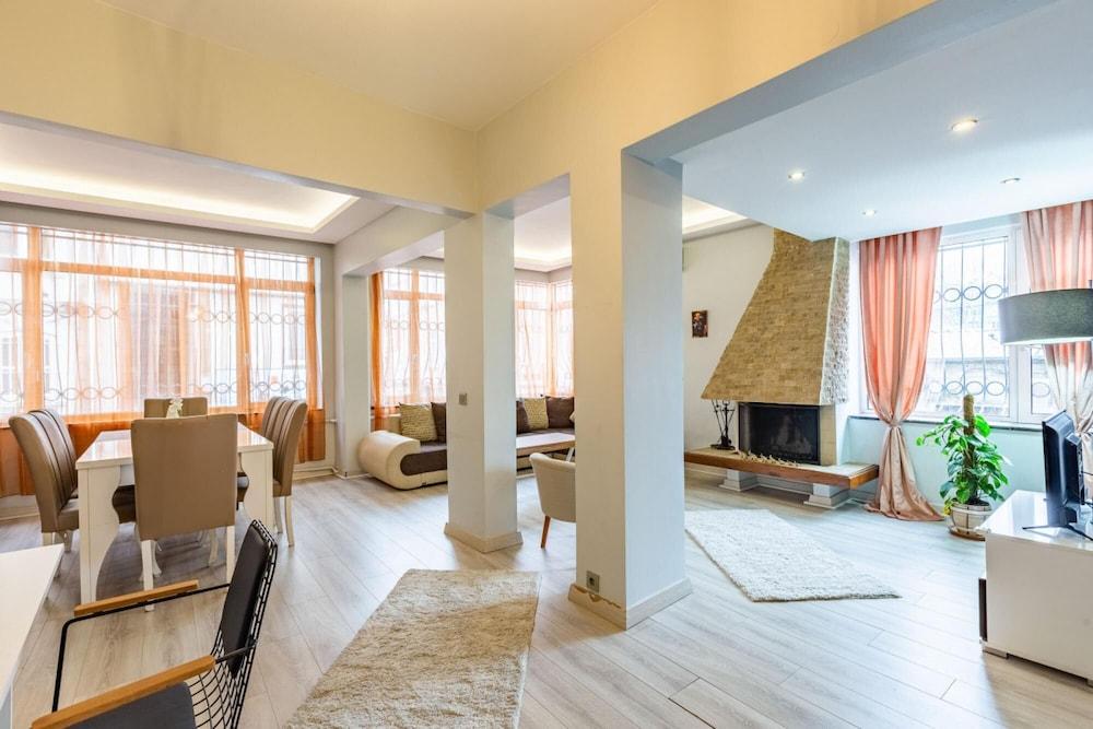 Comfy Flat Near Nisantasi And Taksim in Sisli 2