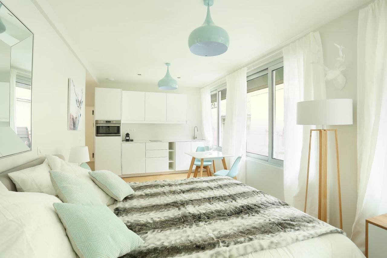 Studio Eiffel Tower by Studio Prestige