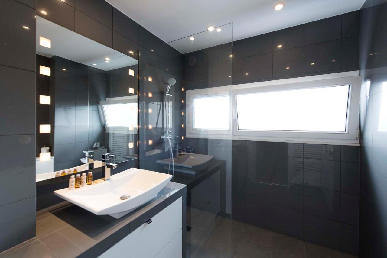 Veeve - Steps From the Eiffel Tower 1