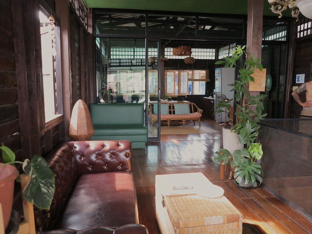 Non House Hostel (Adults only) 2