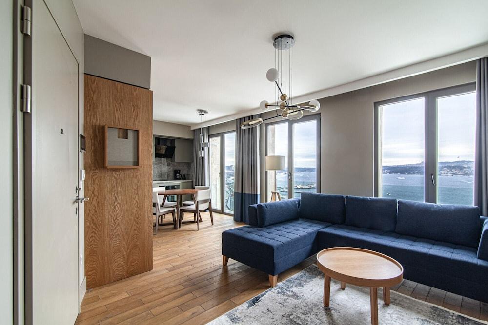 Flat with Panoramic Bosphorus View in Cihangir