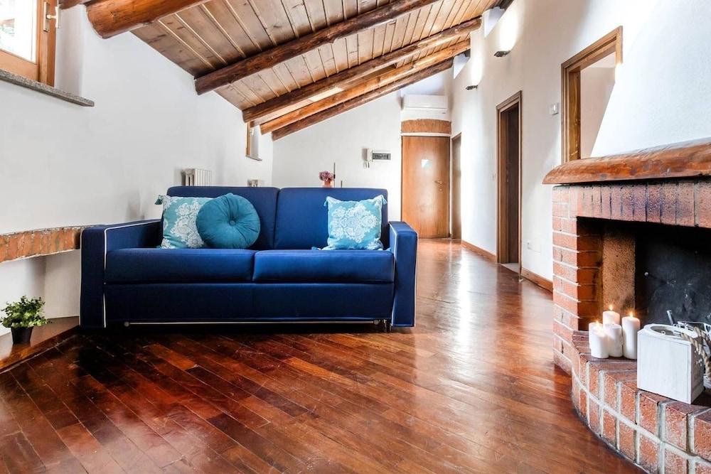 Joivy Big Wooden Apartment for 6 Near Milano Center