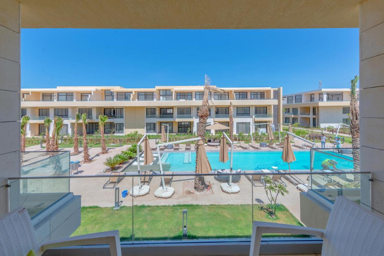 Boho-Chic Studio Apartment in G-Cribs, Pool View 1