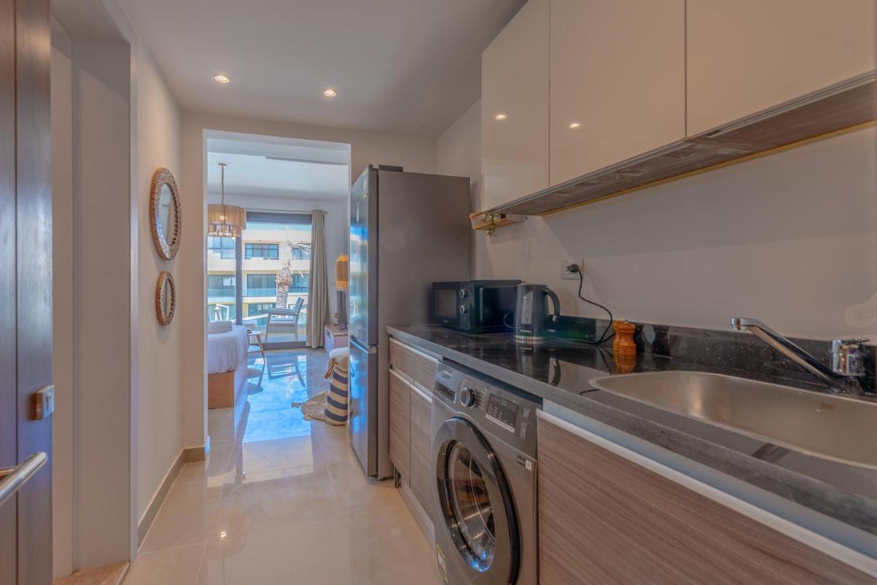 Boho-Chic Studio Apartment in G-Cribs, Pool View 2