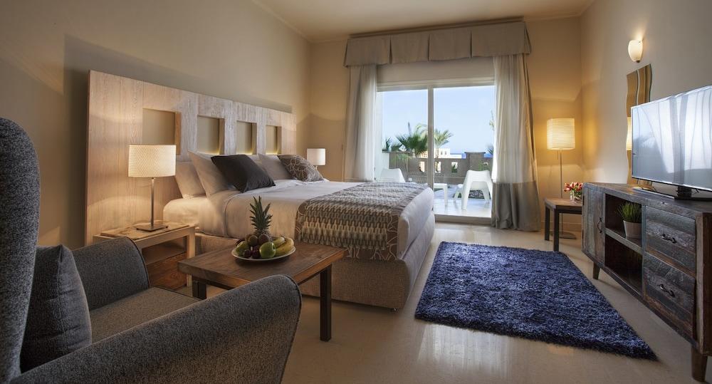 Azzurra Sahl Hasheesh 2