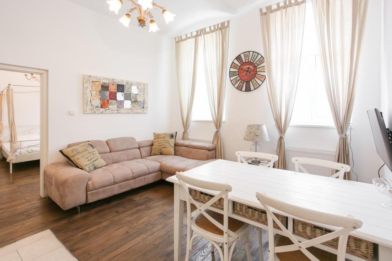 Vintagehome Schonbrunn 1