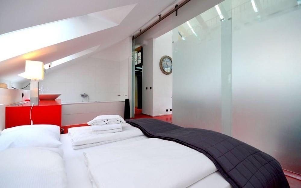 Vienna Residence Luxury Apartment for 4 with Rooftop Terrace And Uncommon View 2