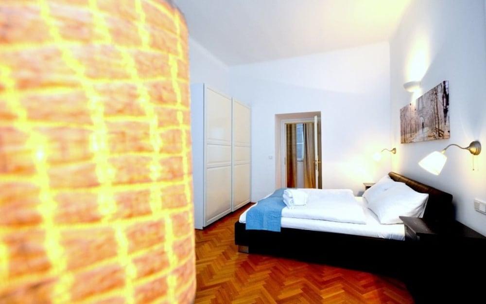 Vienna Residence Quiet Apartment with Space for Up To 6 People 1