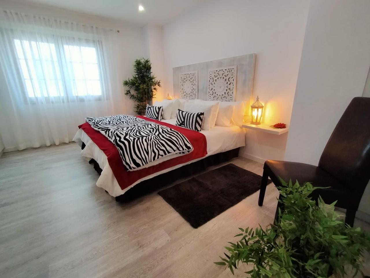 Room Plaza & Parking