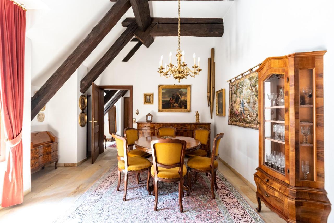 Discover the Old Town From a Royal Residence 2