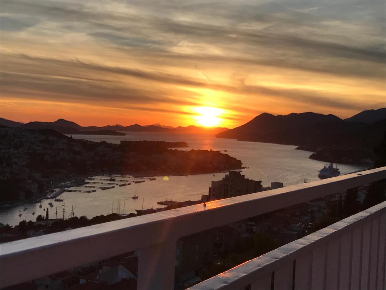 Solis Occasus Apartment 2