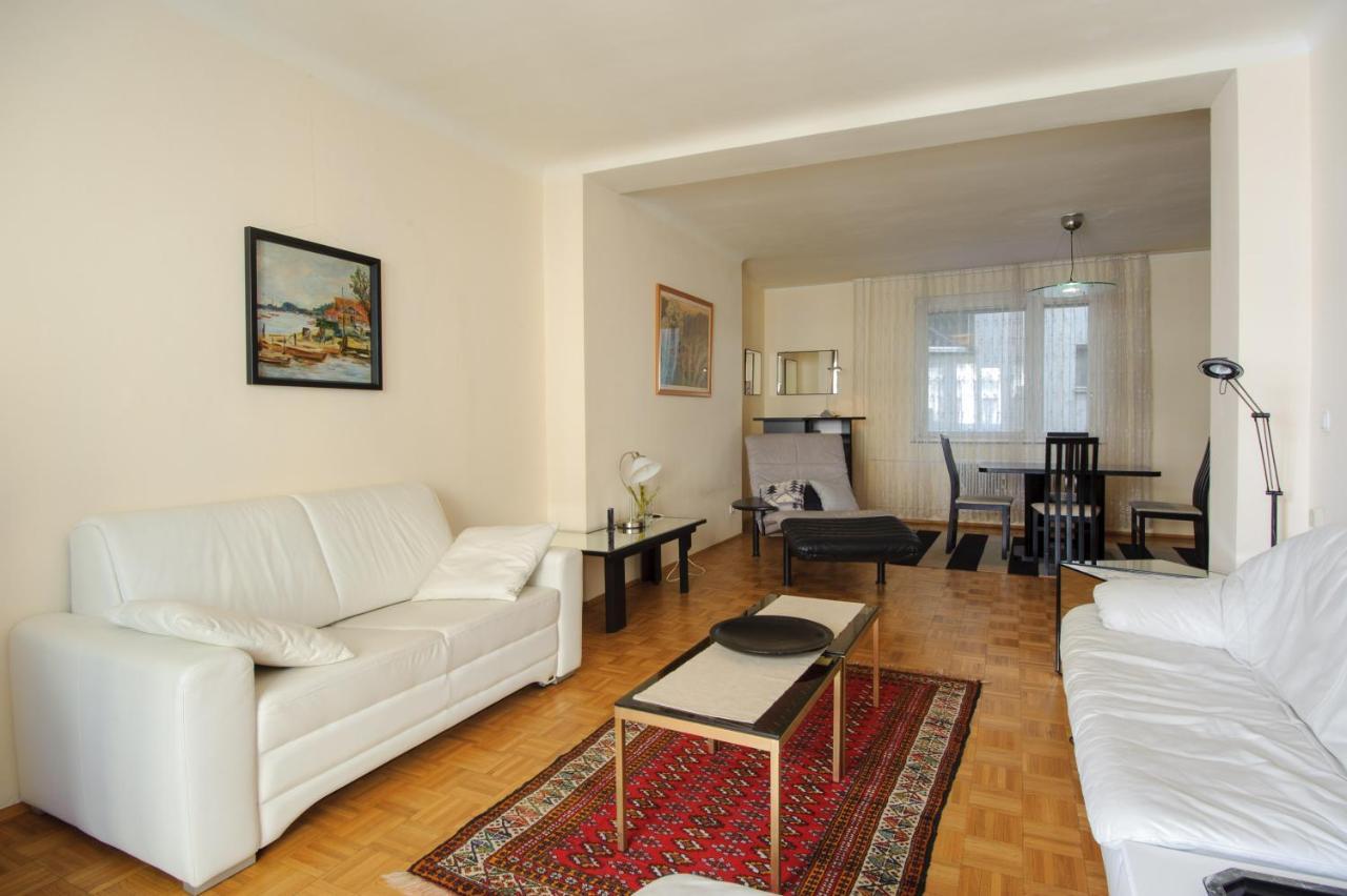 Central Living Apartment Opera 2