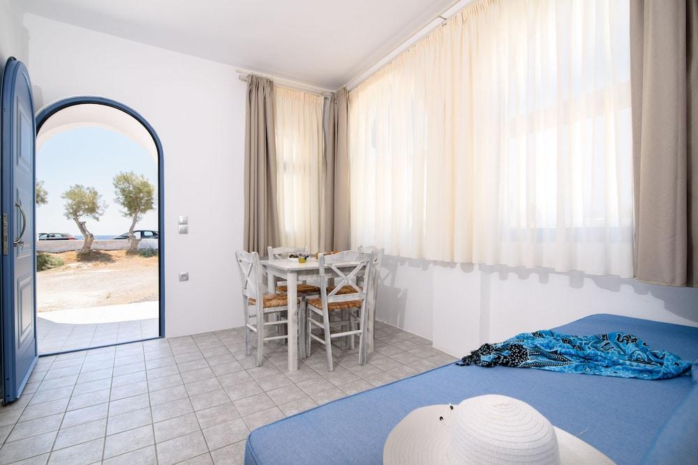 Villa George Santorini