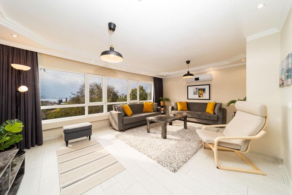 Missafir Exquisite Flat Near Hadrian S Gate