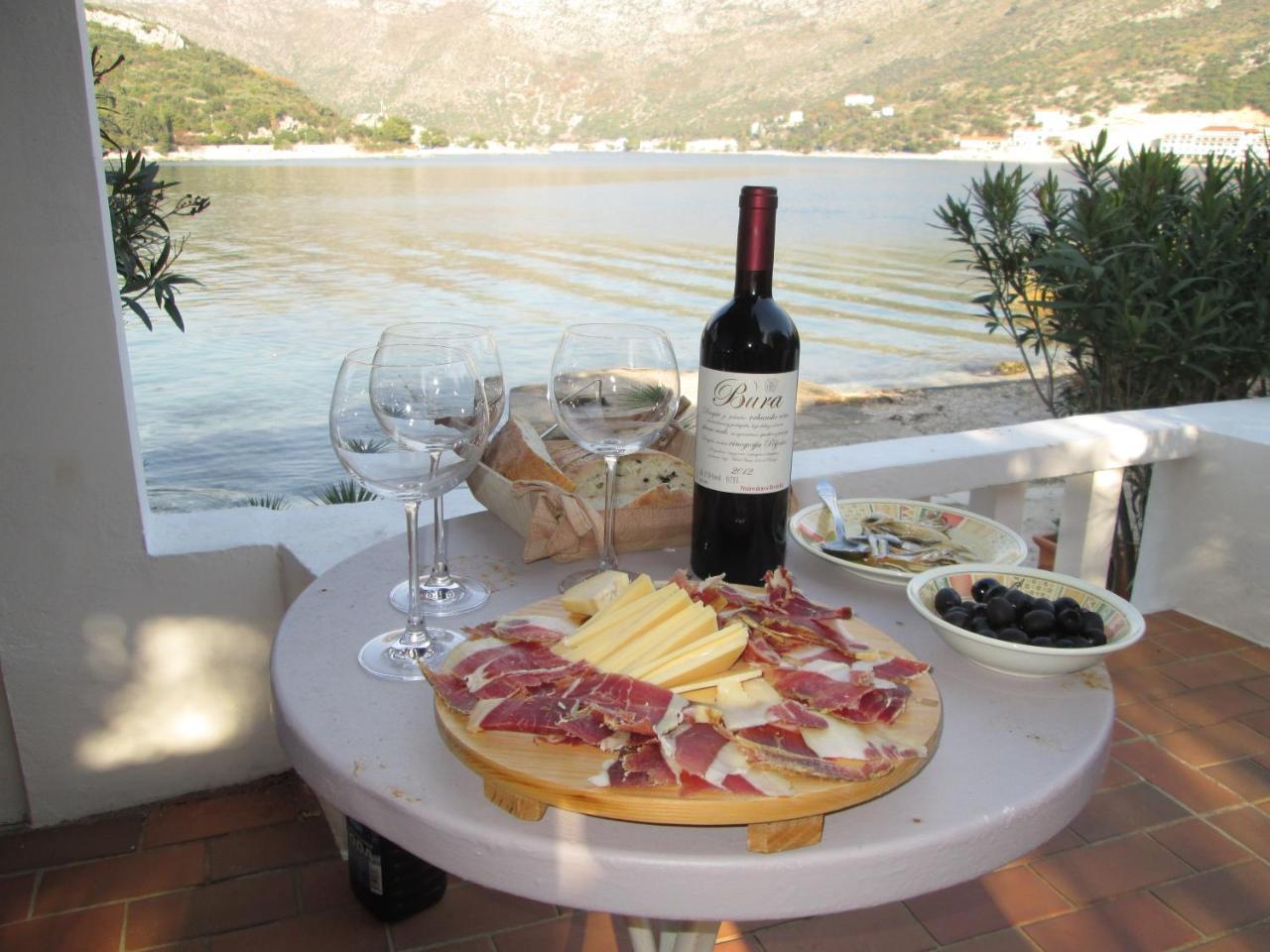 Seaside Studio (Adults Only) 1