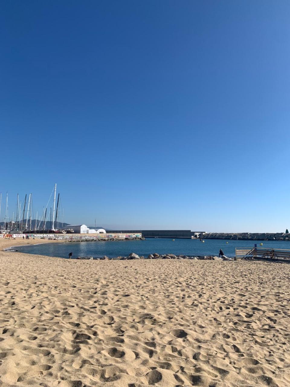 Badalona Beach Apartment 2