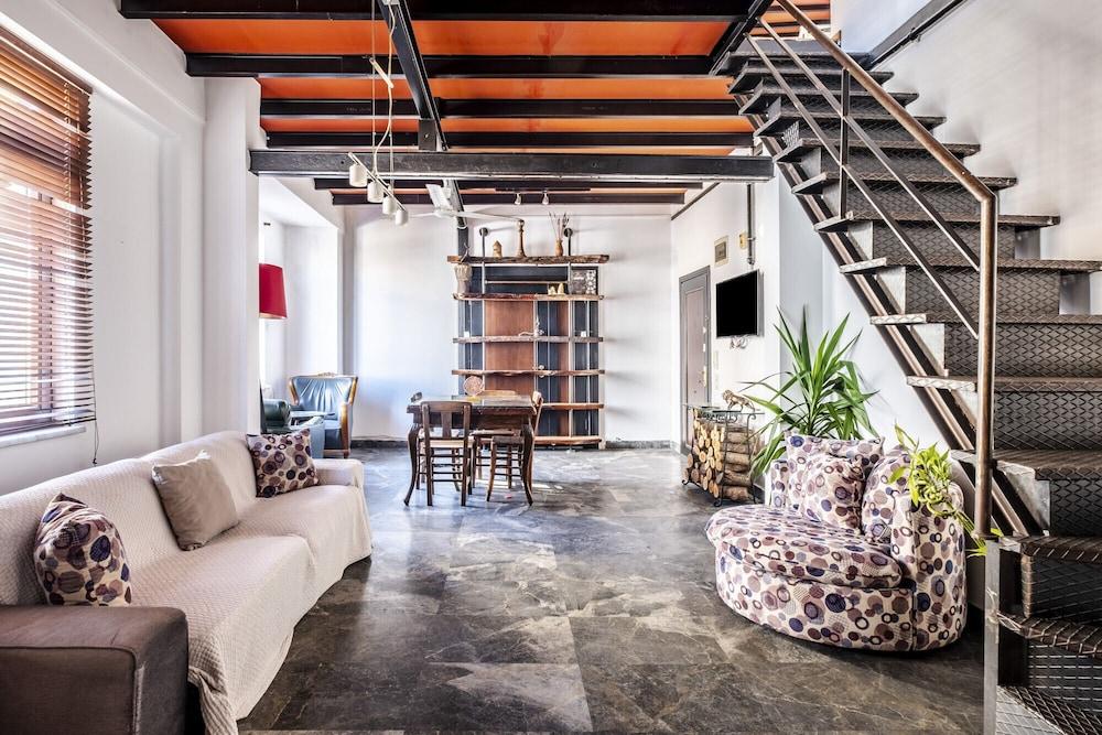 Authentic Flat with Excellent Location in Beyoglu