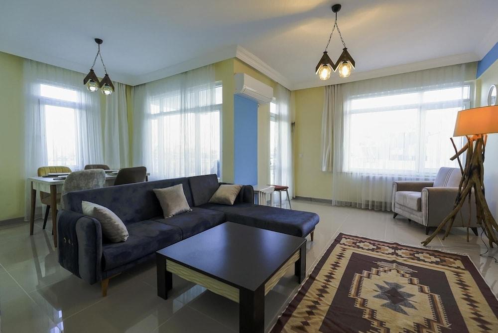 Central And Comfy Flat with Balcony in Muratpasa