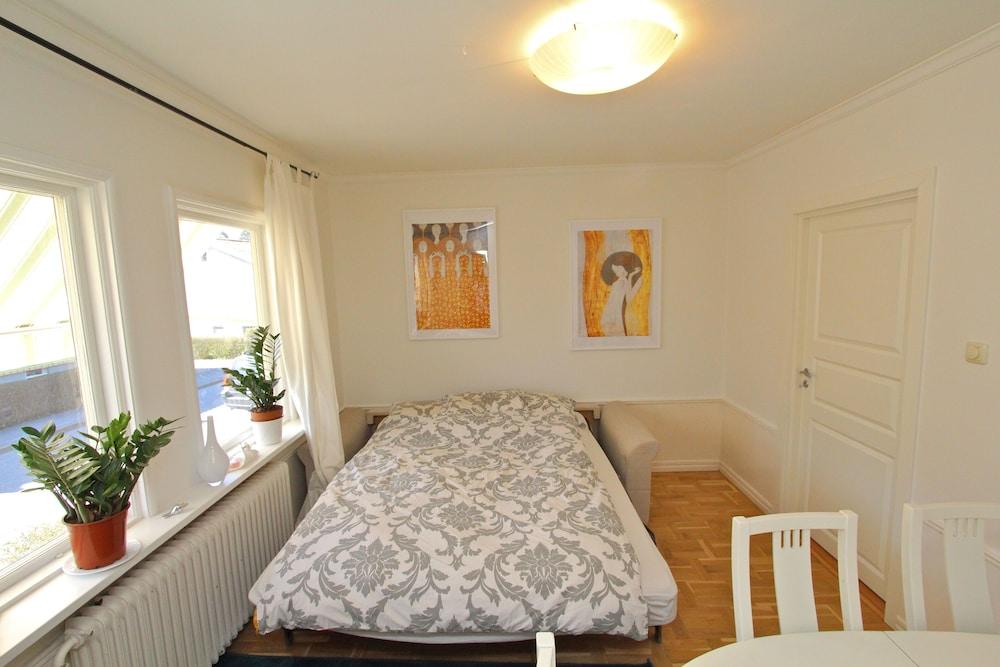 The Sundeck-A Romantic Apt in Tallkrogen 1