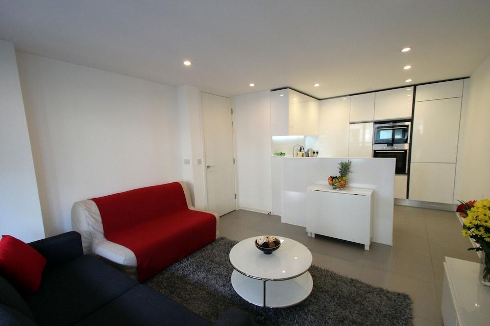 Dance Square by Bridgestreet 2