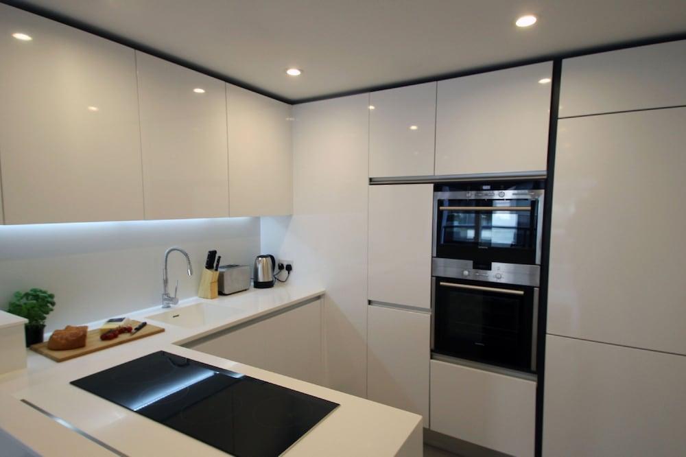 Dance Square by Bridgestreet 1