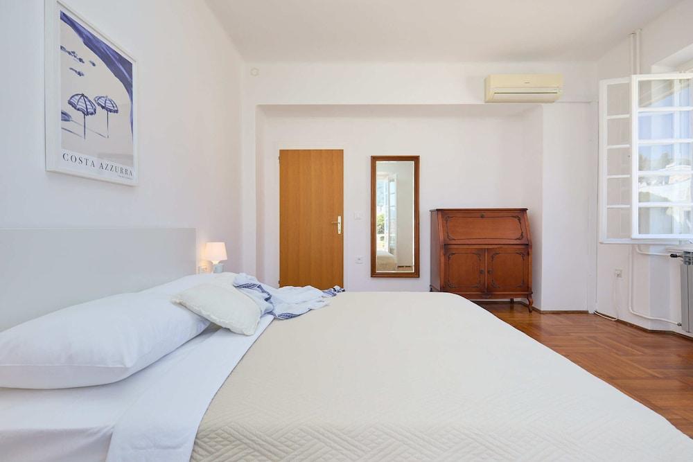 Hedera Estate, Hedera A30 1