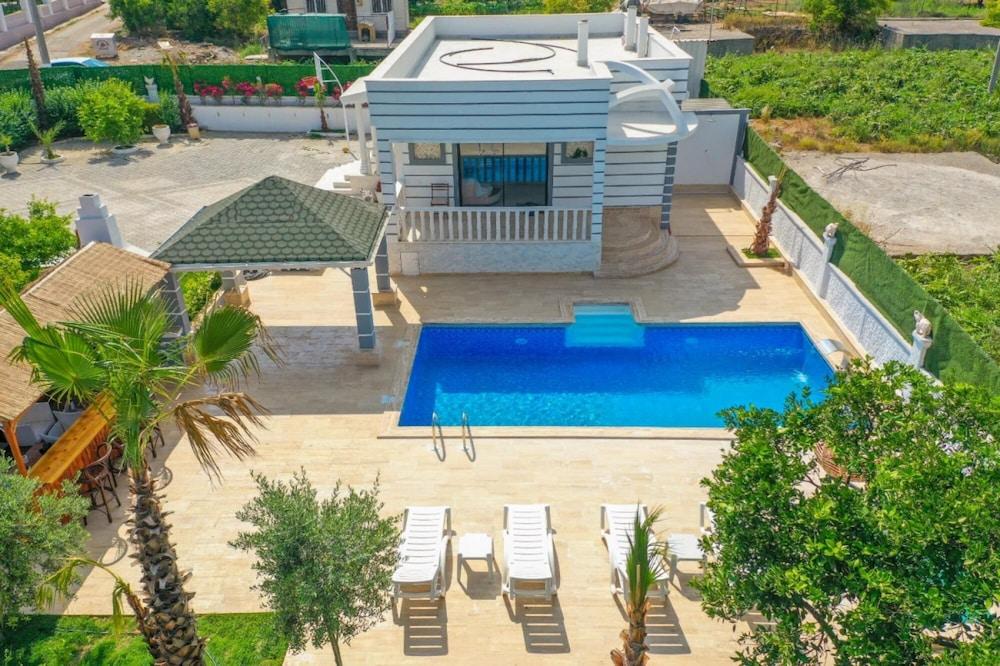 Marvelous Conservative Villa in Muratpasa