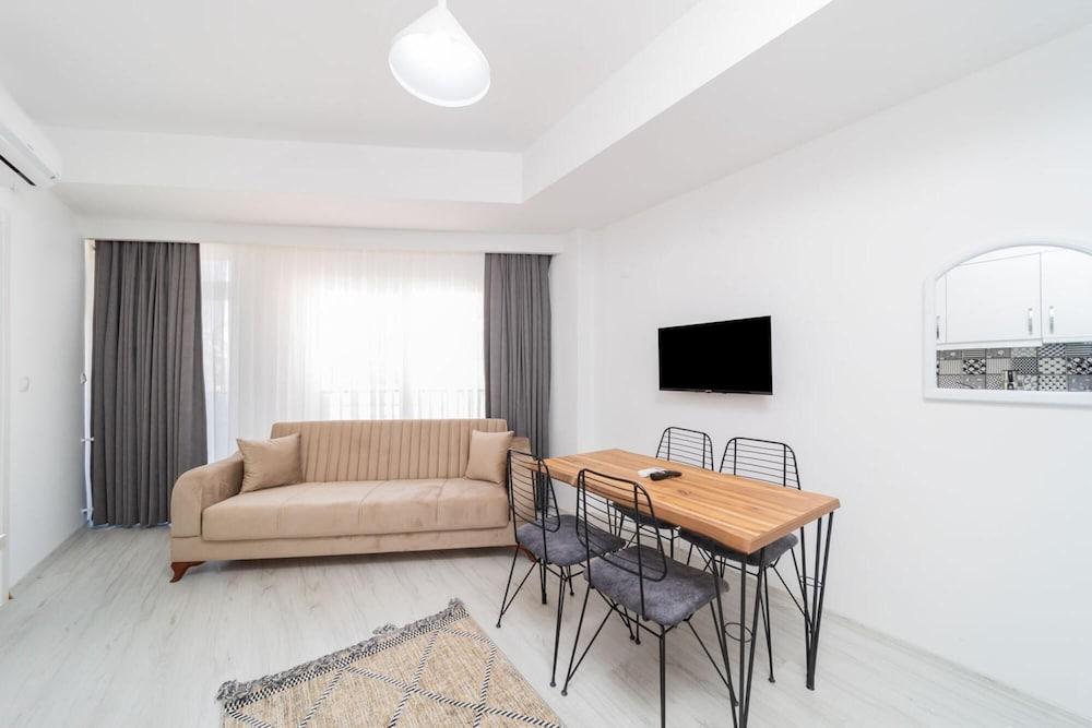 Modern And Comfortable Apartment in Muratpasa