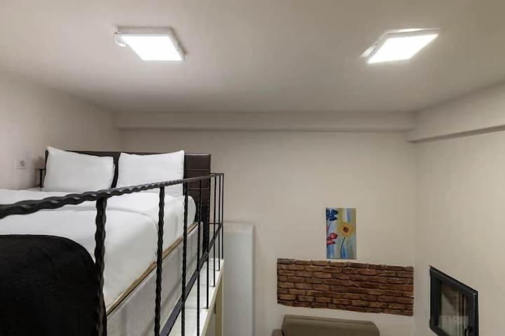 The Red Tent Suite 88 1