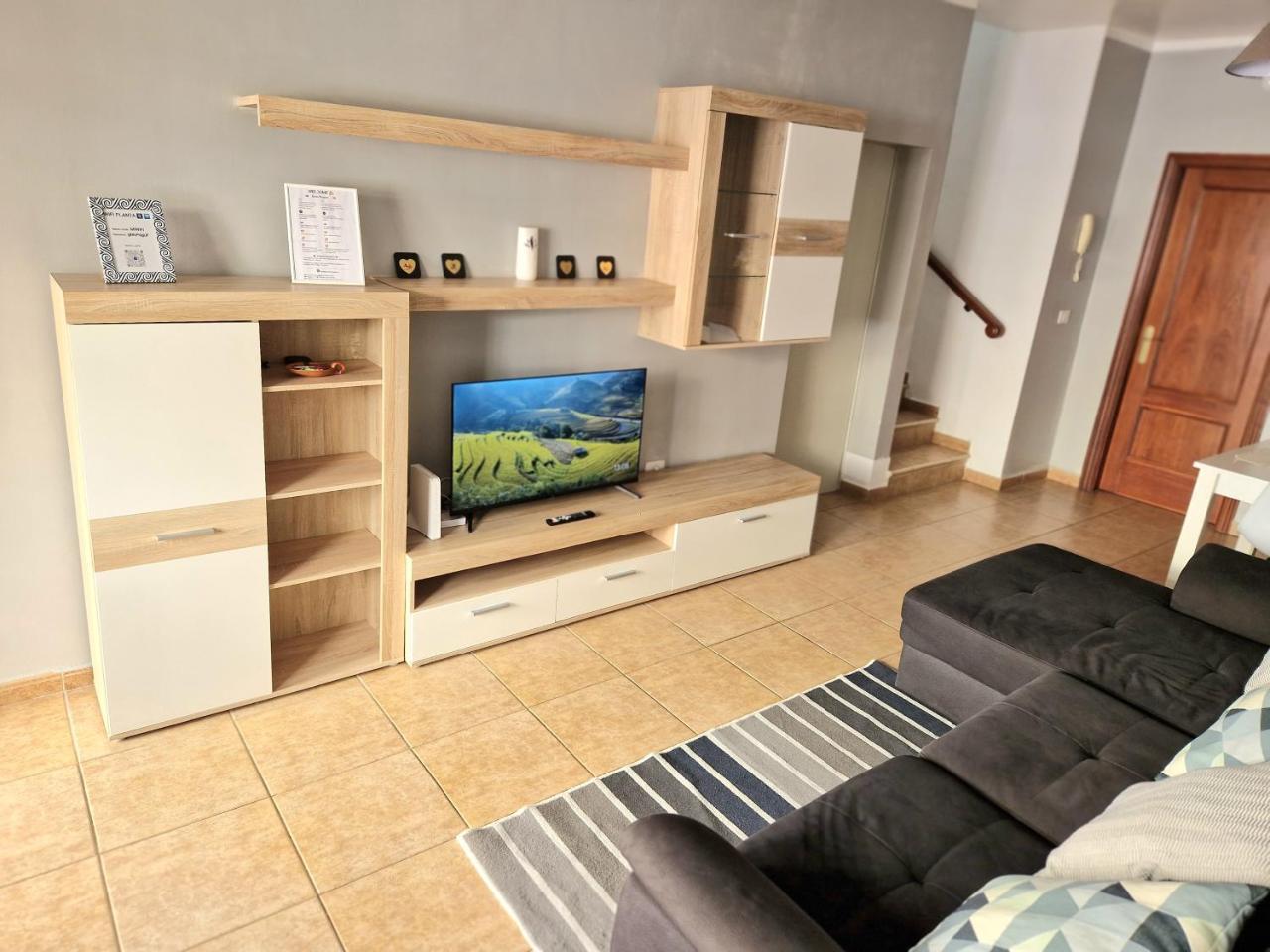 Spacious Chalet Next To the Sea - Airport 1