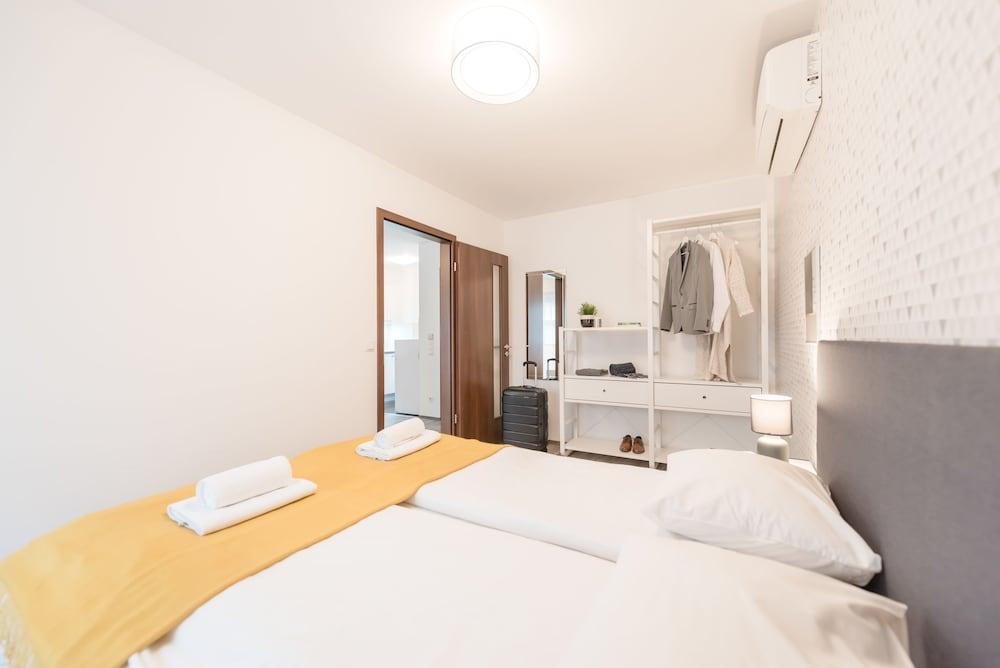 Oasis Apartments at Broadway Residence