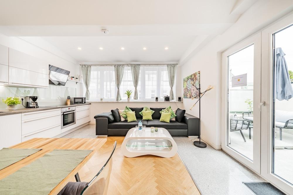 Terrace Apartment Near Danube