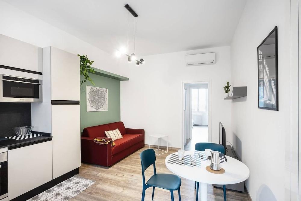 Joivy Bright Apartment in de Angeli Near Subway
