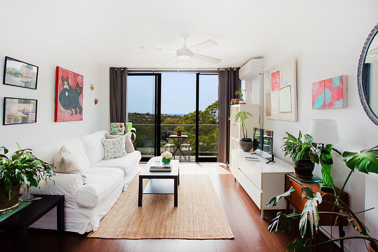 Treetop Retreat Five Minute Stroll To the Beach