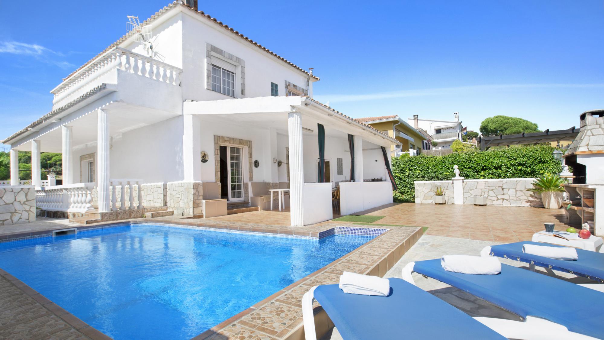 Montse in Tordera with 4 Bedrooms And 2 Bathrooms