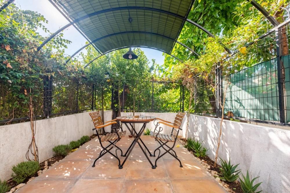 Flat with Backyard Near Taksim Square in Sisli