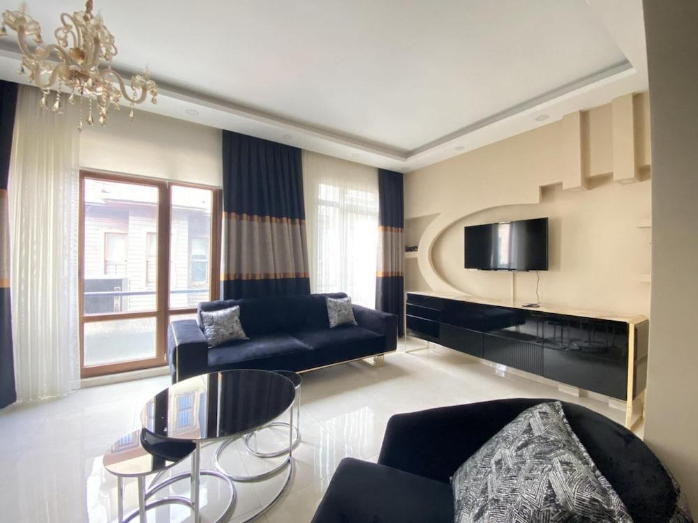 Missafir Central Flat with Balcony in Inonu Sisli