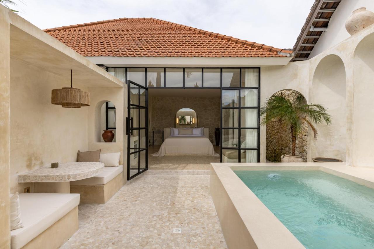 Luxe & Unique Honeymoon Bocami Suites- 2 by Azure