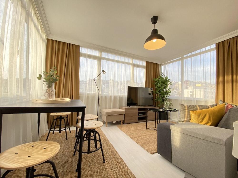 Central And Charming Flat with Balcony in Sisli