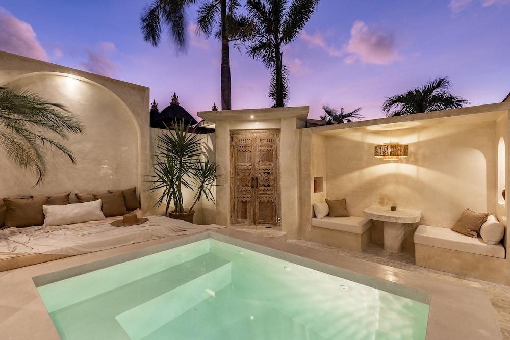 Luxe & Unique Honeymoon Bocami Suites- 2 by Azure