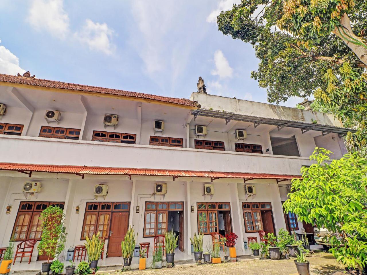 Gusti Residence by Oyo Rooms 1