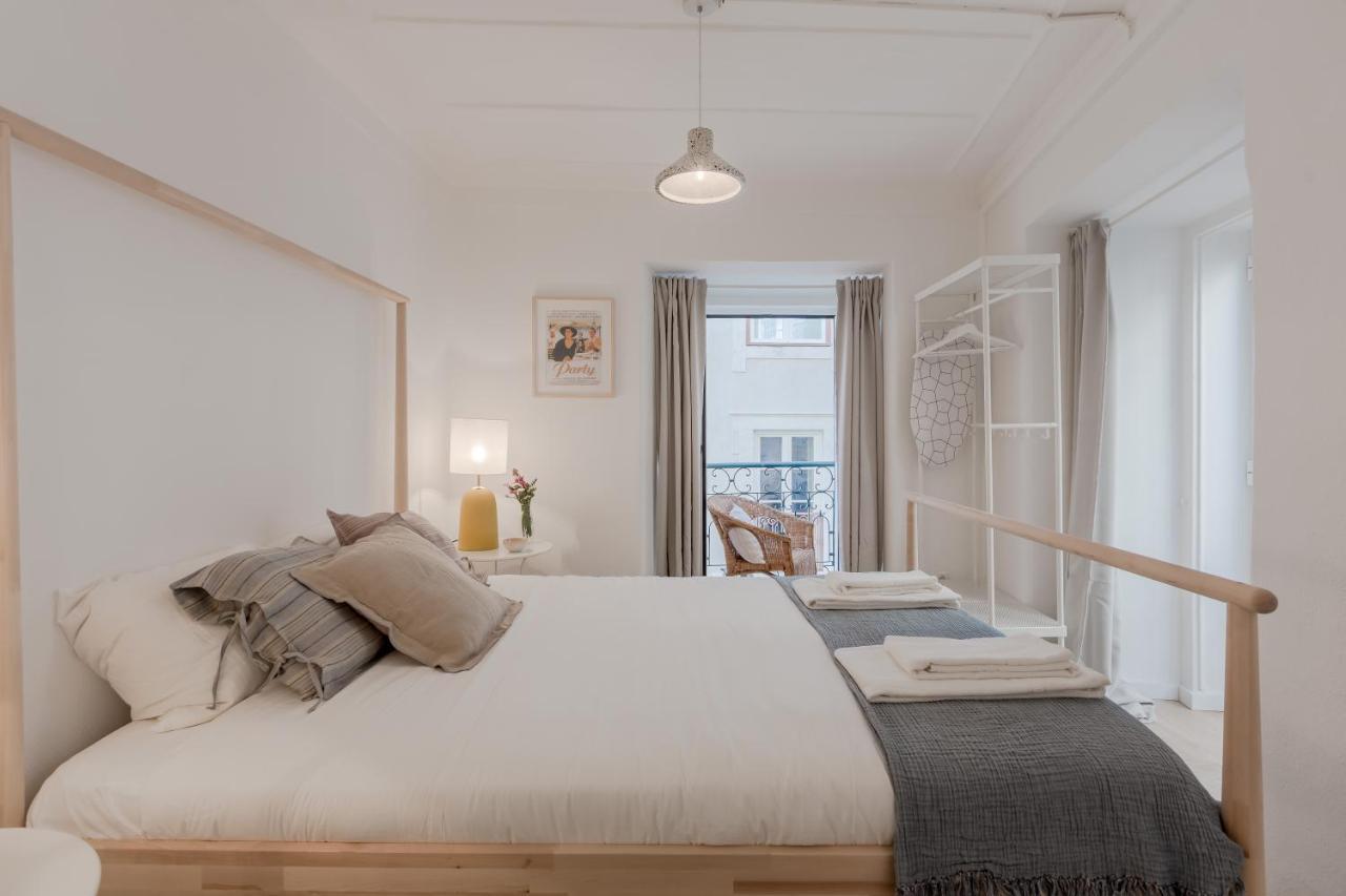 Sunny Bairro Alto & Chiado Apartment, by Timecooler