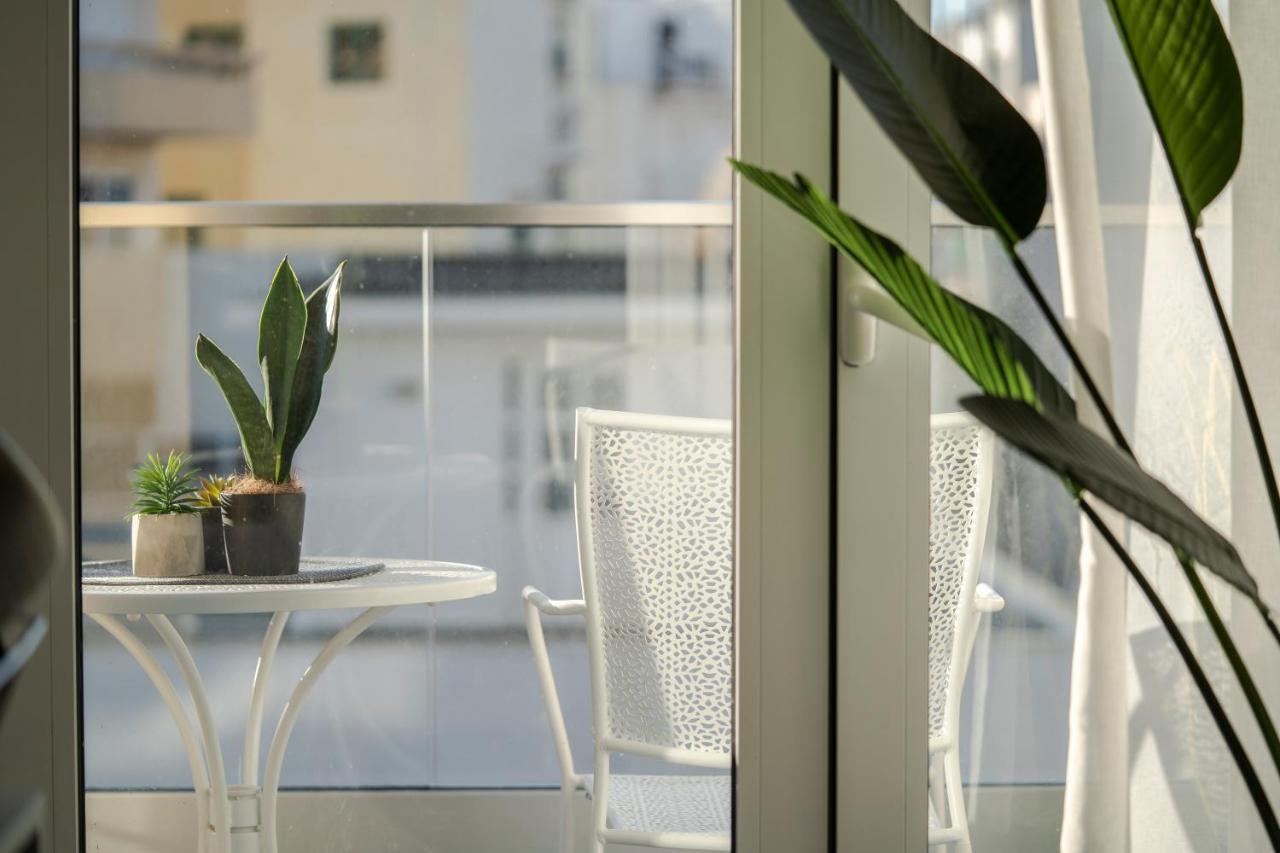 Unique Central Lee Pham Apartment 2