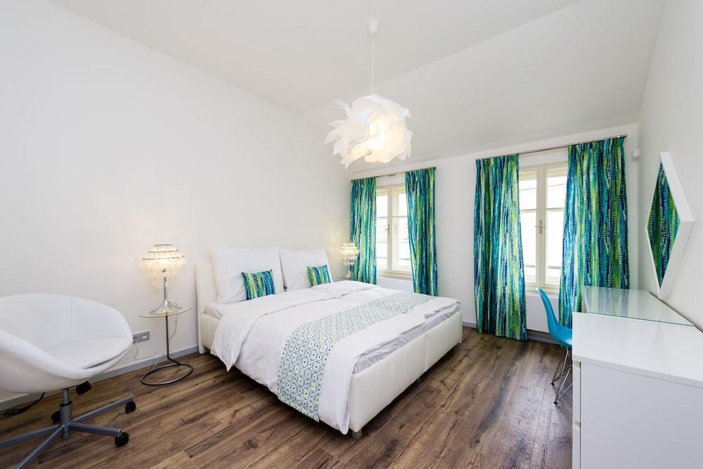 Empirent Mucha Apartments 1