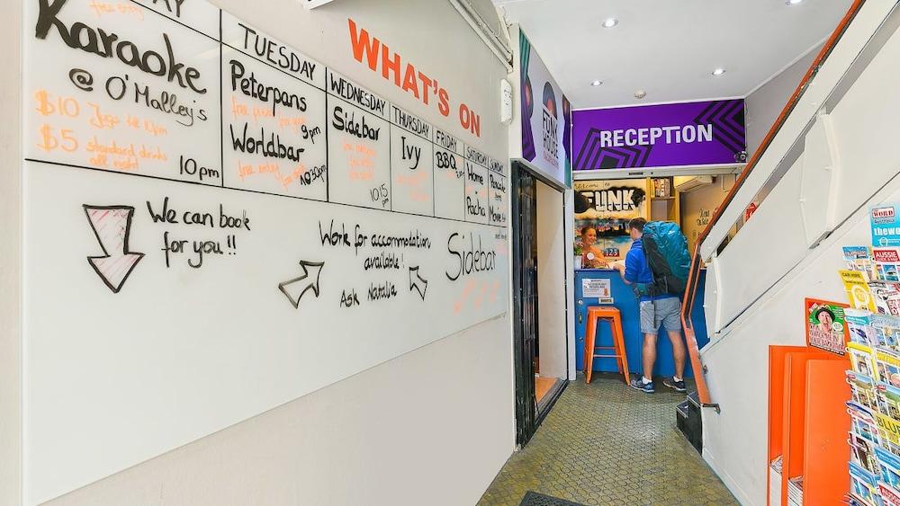 Mad Monkey Downtown (Adults only) 1