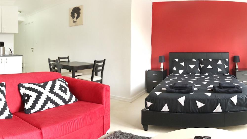 Myhoyoho Design Studio Apartment 1