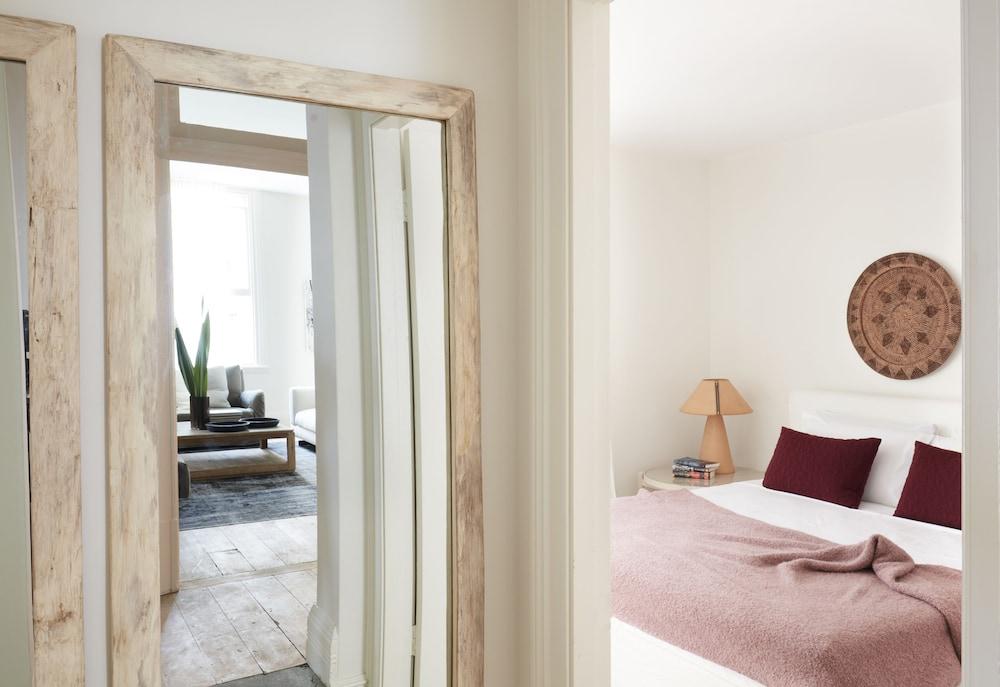 Three Rooms Sydney 1